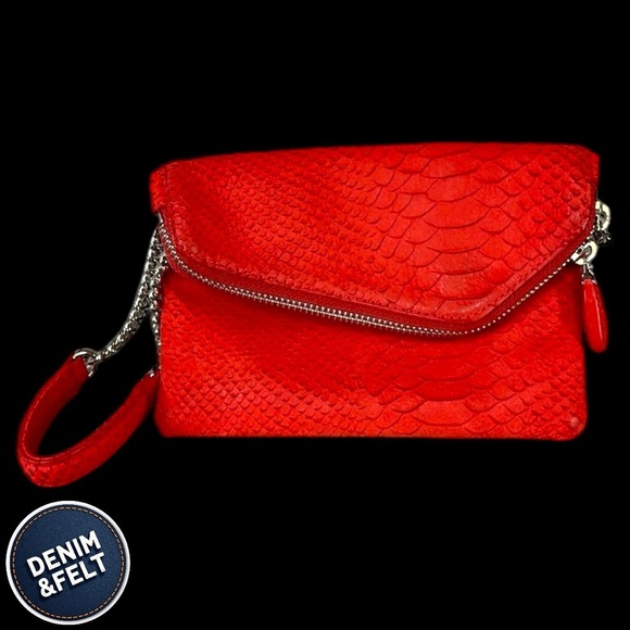 Henri Bendel Women’s Red Snakeskin Leather Chain Wristlet/Clutch | EUC!!♥️♥️ - Picture 2 of 8